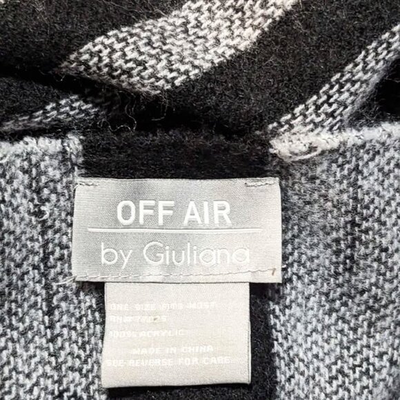 OFF AIR by Giuliana Trendy Striped Winter Shawl Wrap One Size Black Gray Fringe - Picture 6 of 6